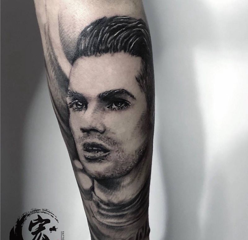 球星-C罗纹身图片