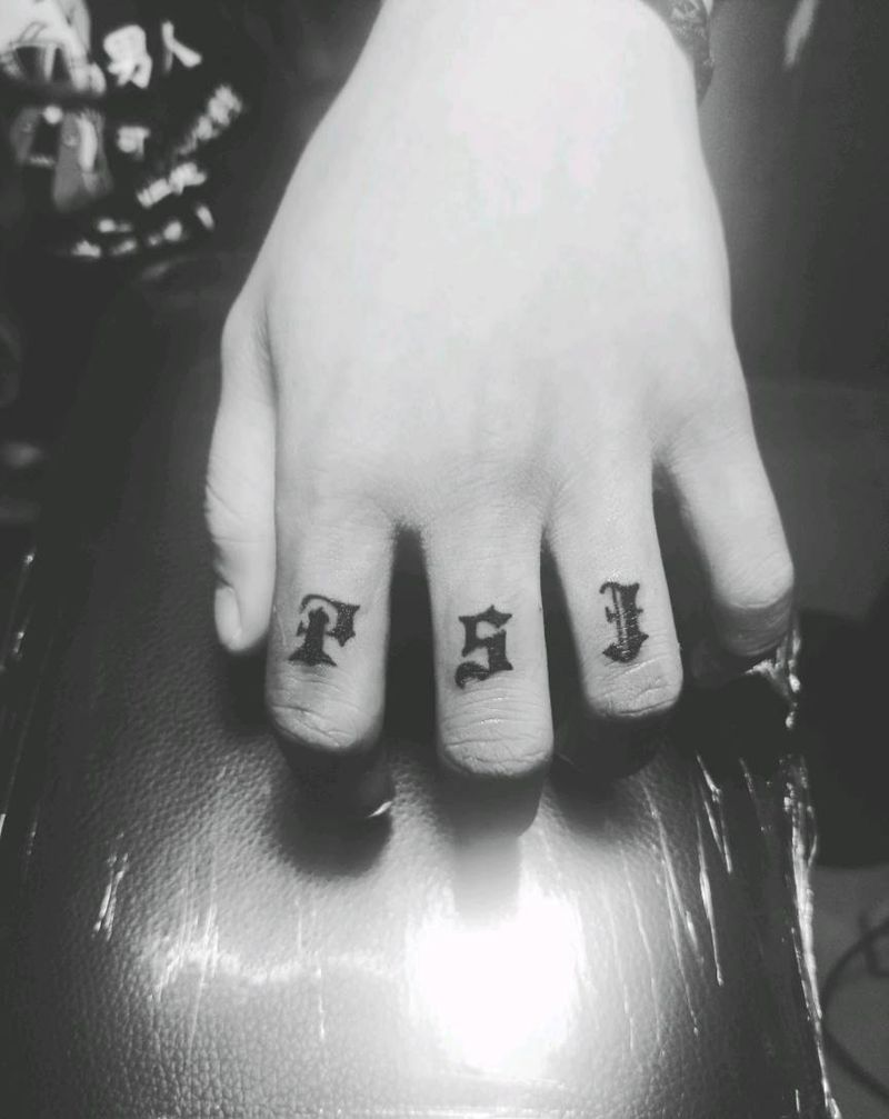手指字母纹身图片