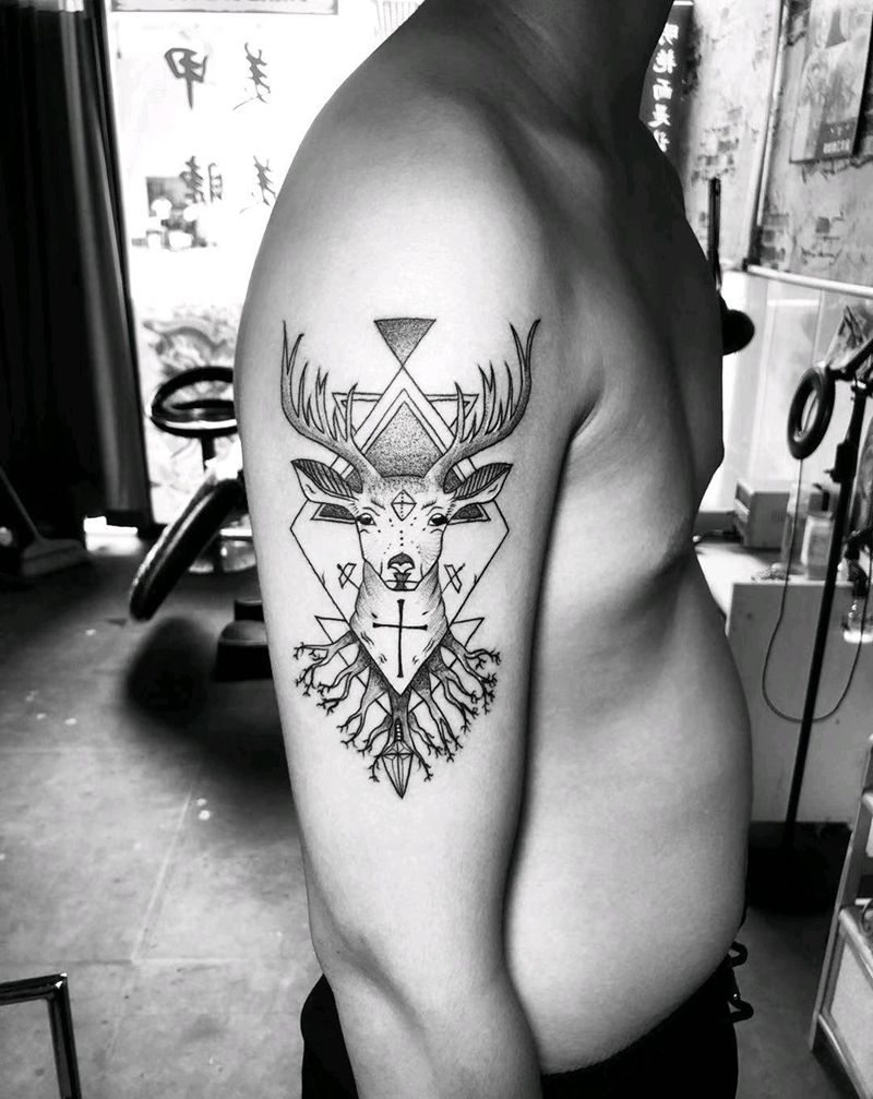 几何鹿头纹身图片_手臂几何点刺纹身图案