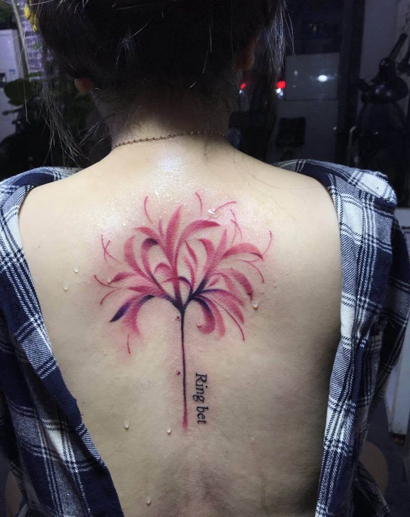 彼岸花纹身图片_背部水彩纹身图案