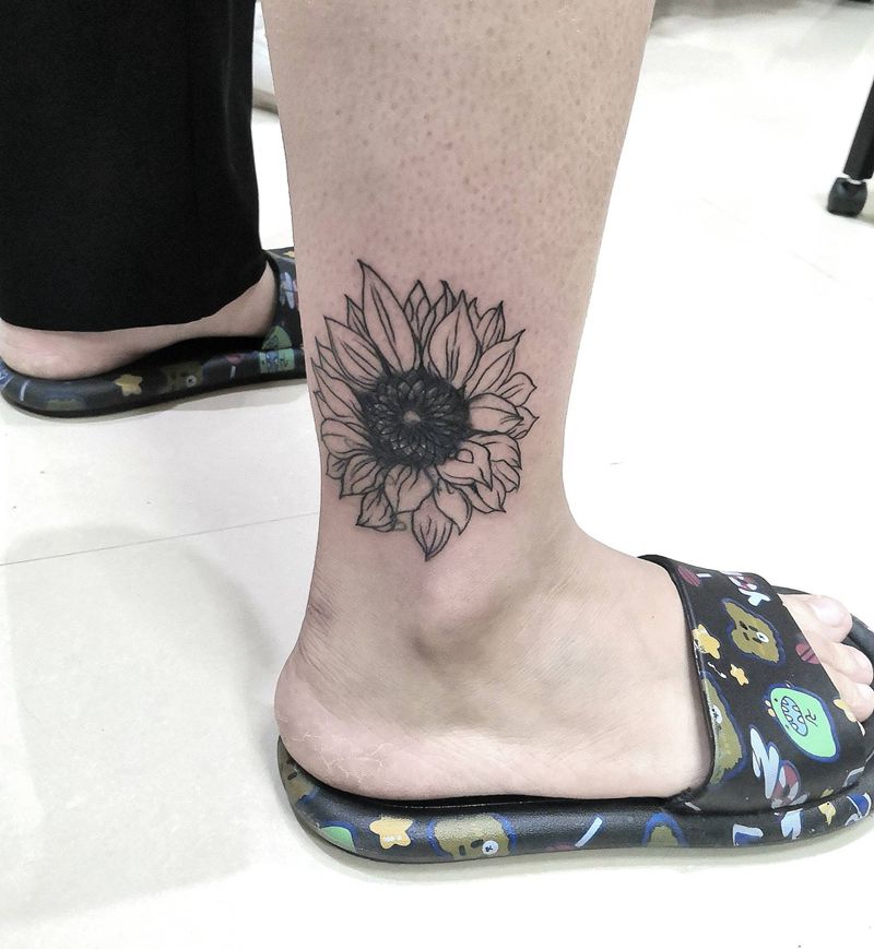 向日葵。纹身图片_腿部几何纹身图案