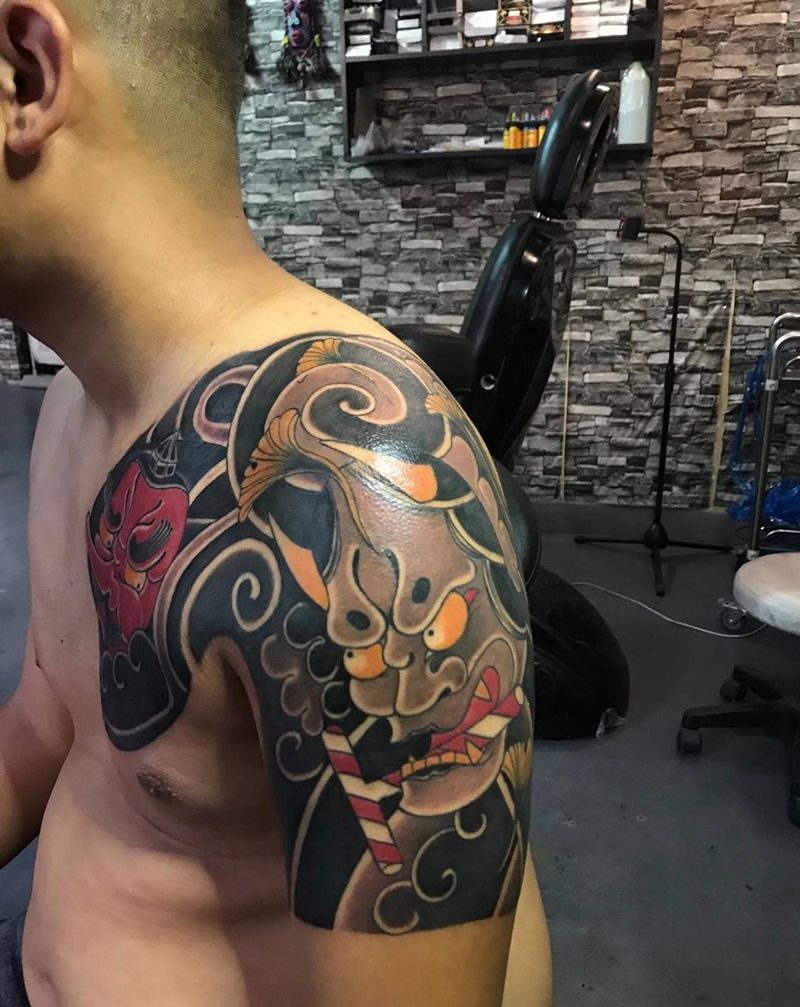 半胛纹身图片_手臂胸部老传统纹身图案