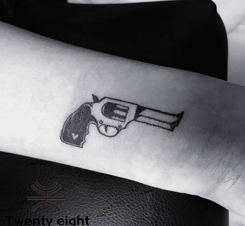 小手枪纹身图片