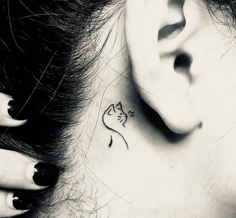 耳后纹身图片