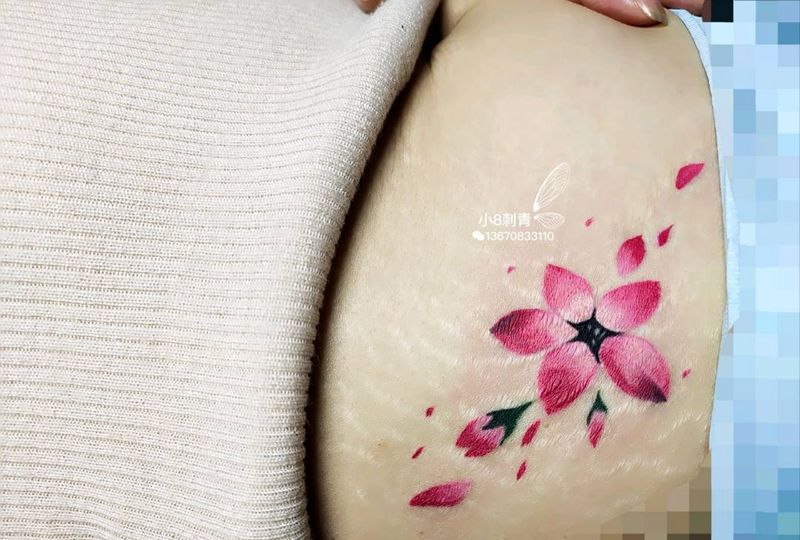 樱花纹身图片_腹部水彩纹身图案