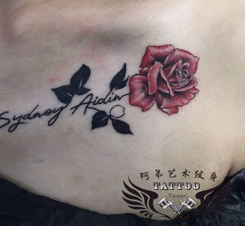 玫瑰纹身图片_胸部New School纹身图案