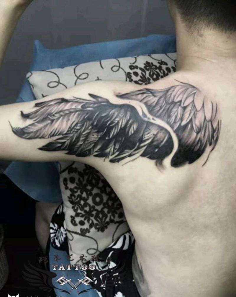 翅膀纹身图片_背部纹身图案