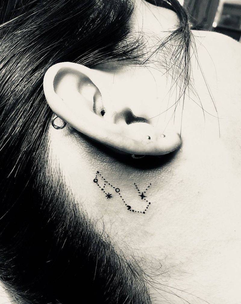 耳后纹身图片