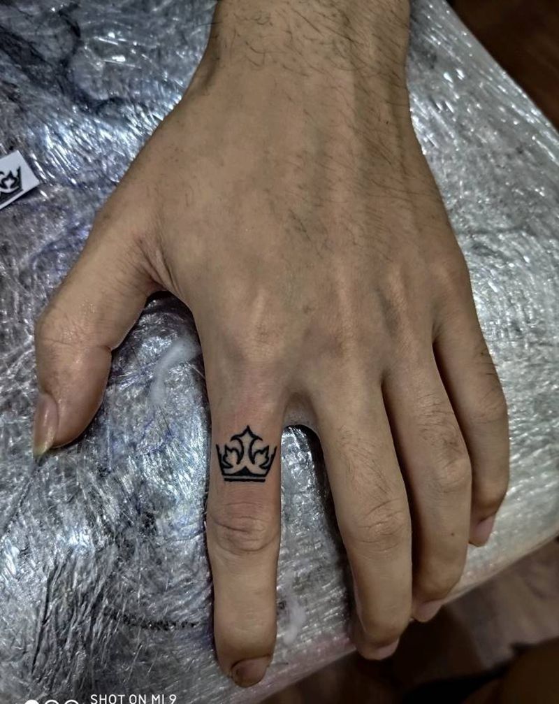 小图纹身图片_手部图腾皇冠纹身图案