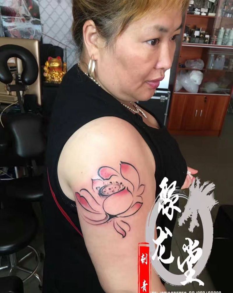莲花纹身图片
