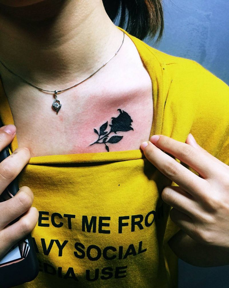 玫瑰花纹身图片_成品胸部清新纹身图案