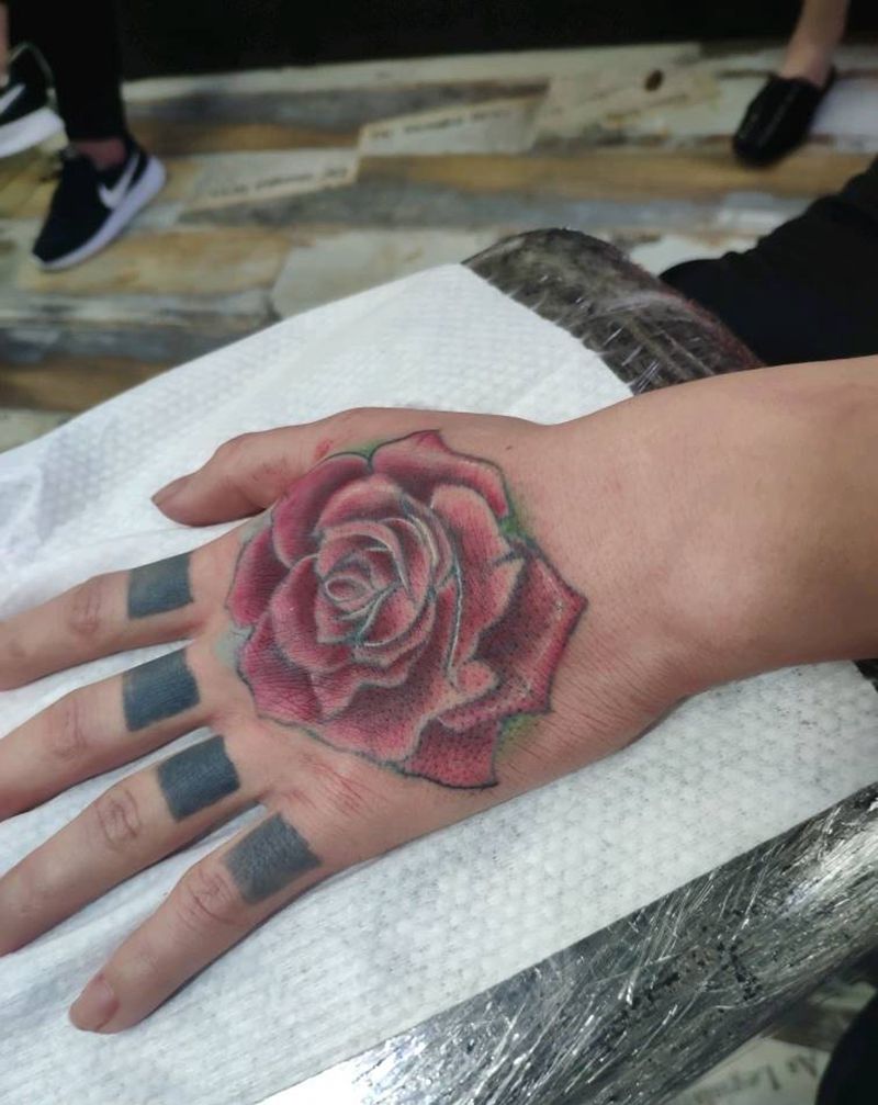 手花纹身图片_手部New School纹身图案