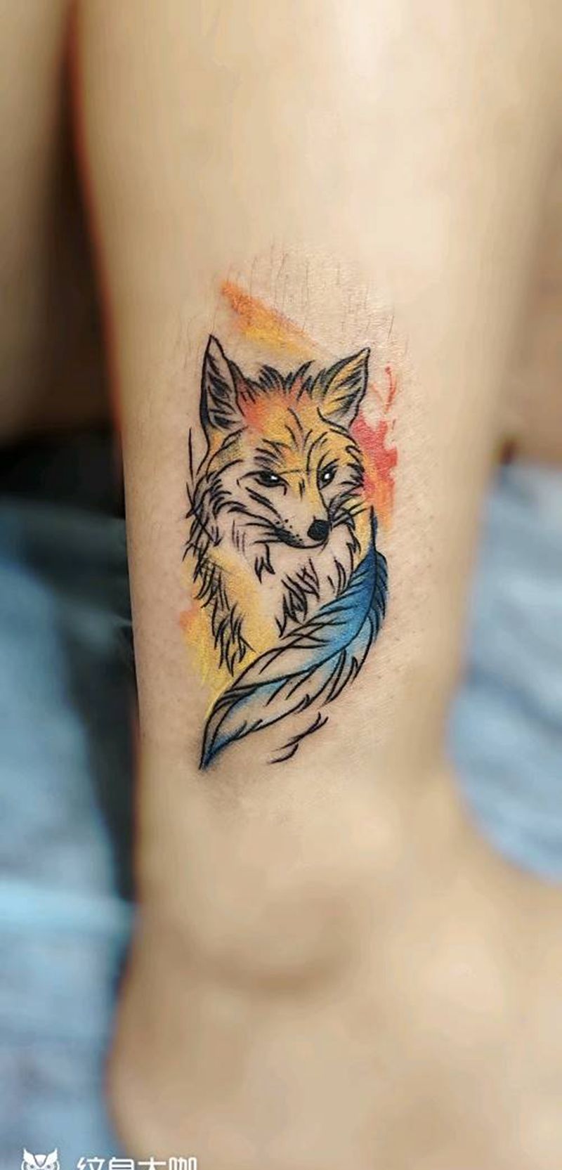 狐狸纹身图片_脚部水彩纹身图案