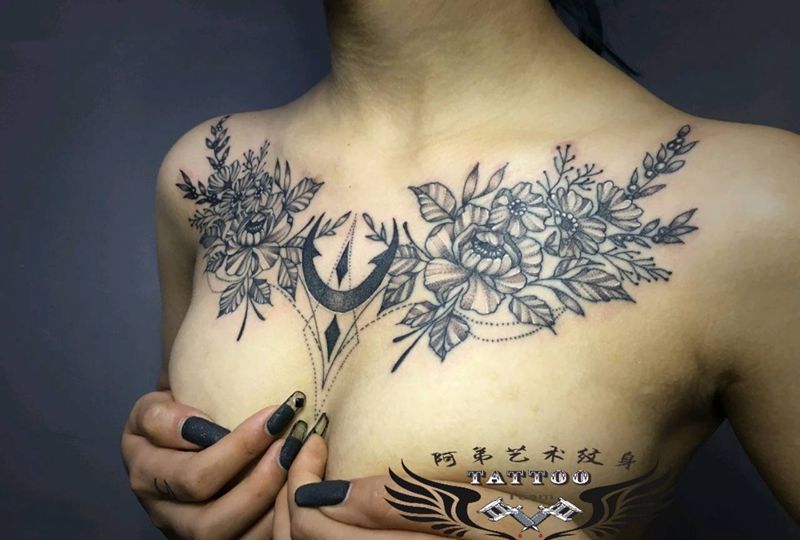 素花纹身图片_胸部点刺纹身图案