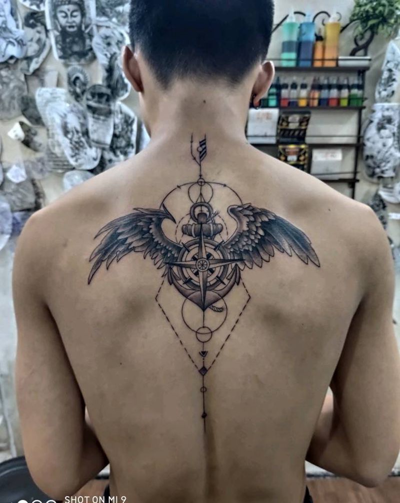 翅膀纹身图片_背部几何翅膀纹身图案