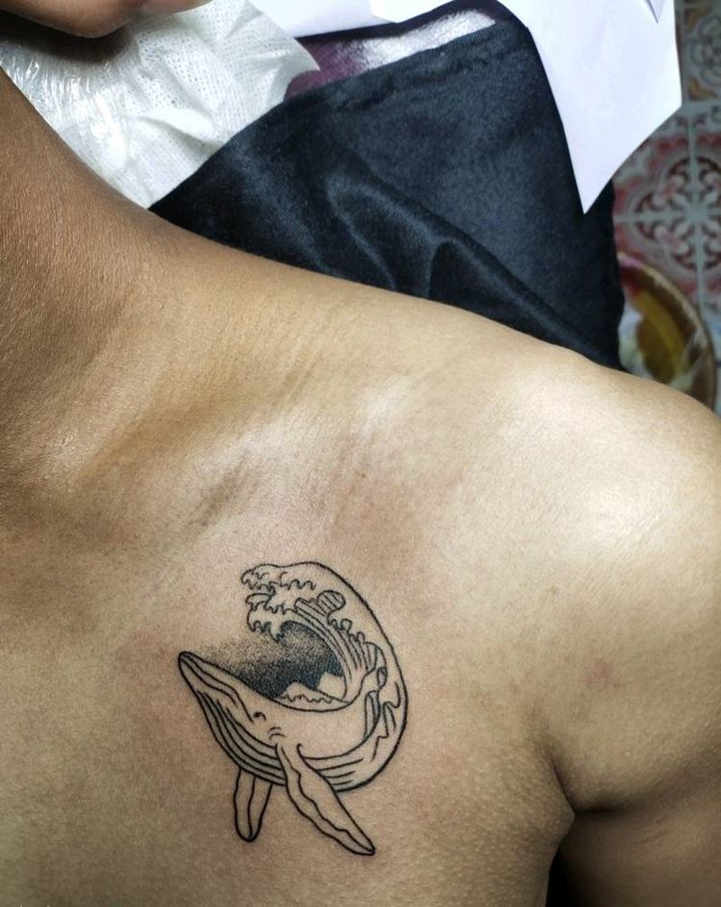 鲸纹身图片_胸部鲸纹身图案