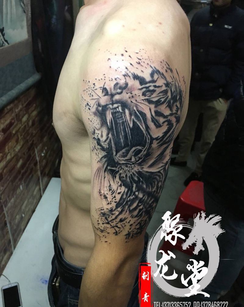 墨虎头纹身图片