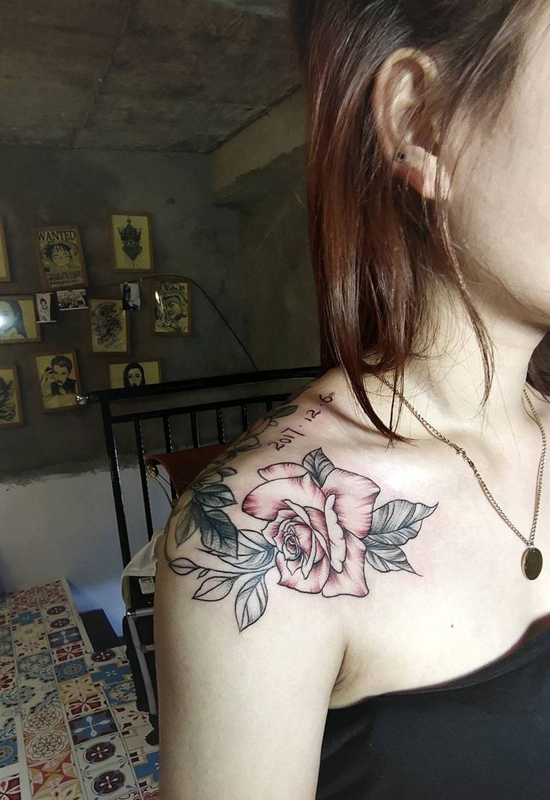 肩花纹身图片_肩部水彩纹身图案