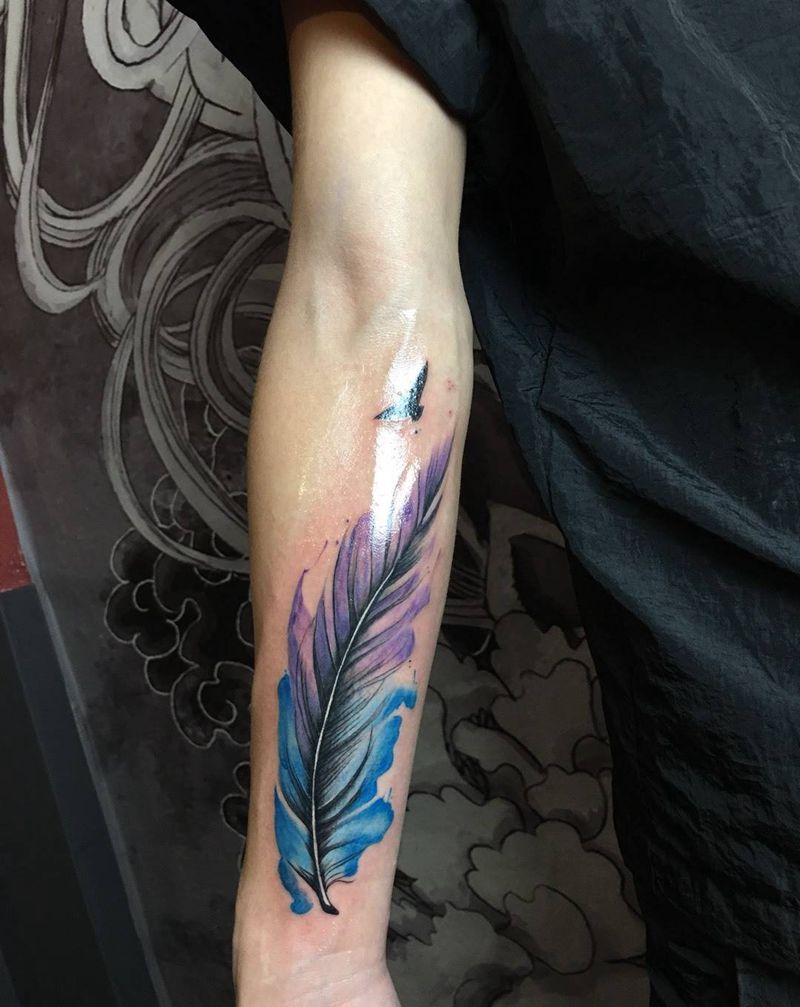 彩色羽毛纹身图片