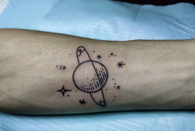 星球纹身图片_手臂小图纹身图案