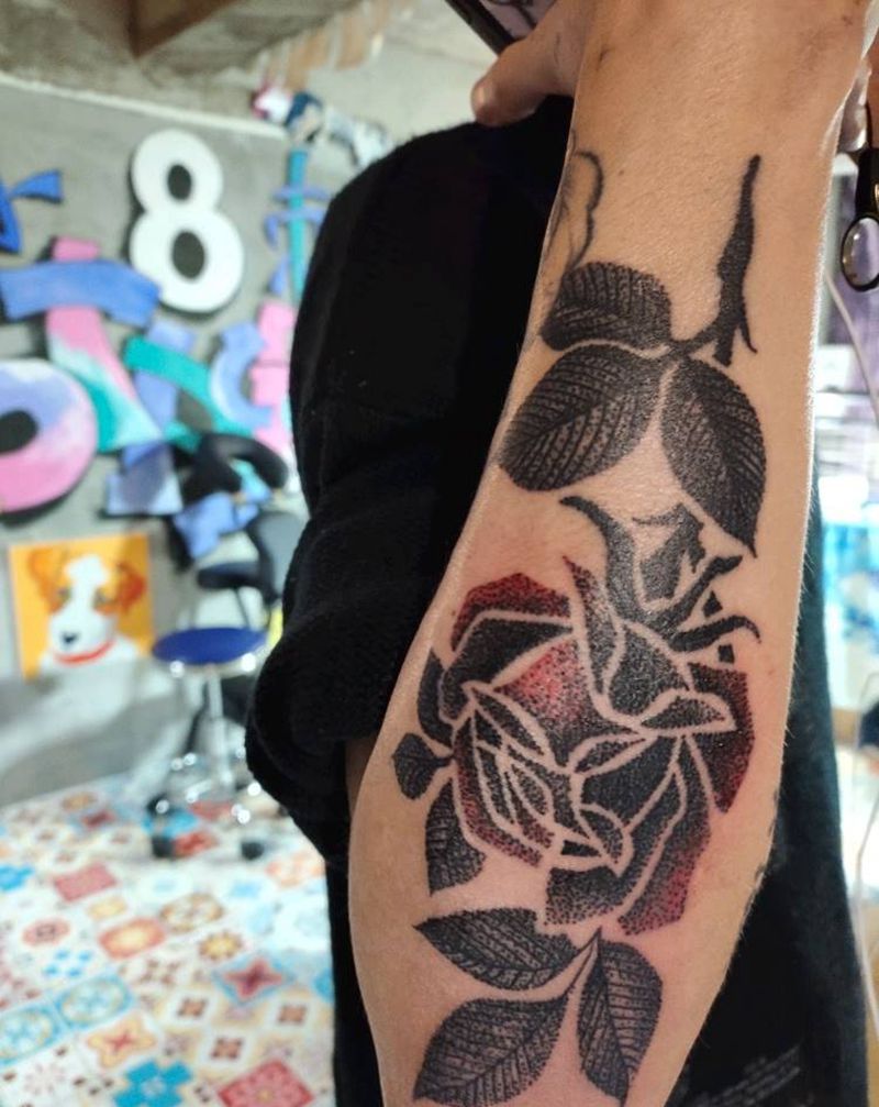 玫瑰纹身图片_手部点刺纹身图案