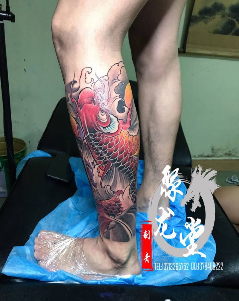 包小腿鲤鱼纹身图片
