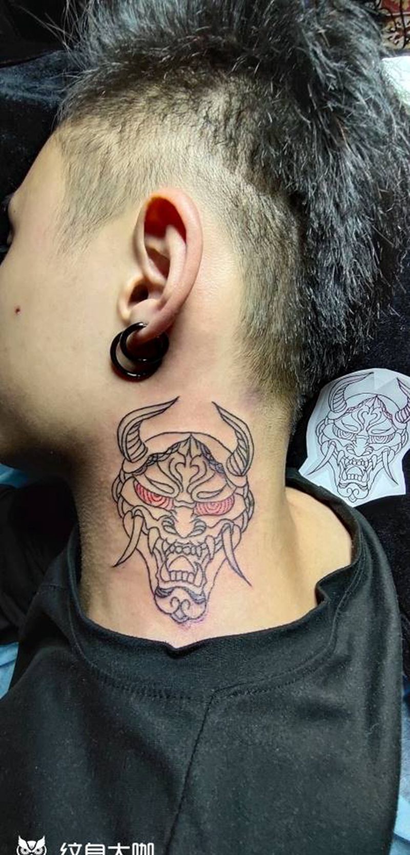 班若纹身图片_颈部班若纹身图案