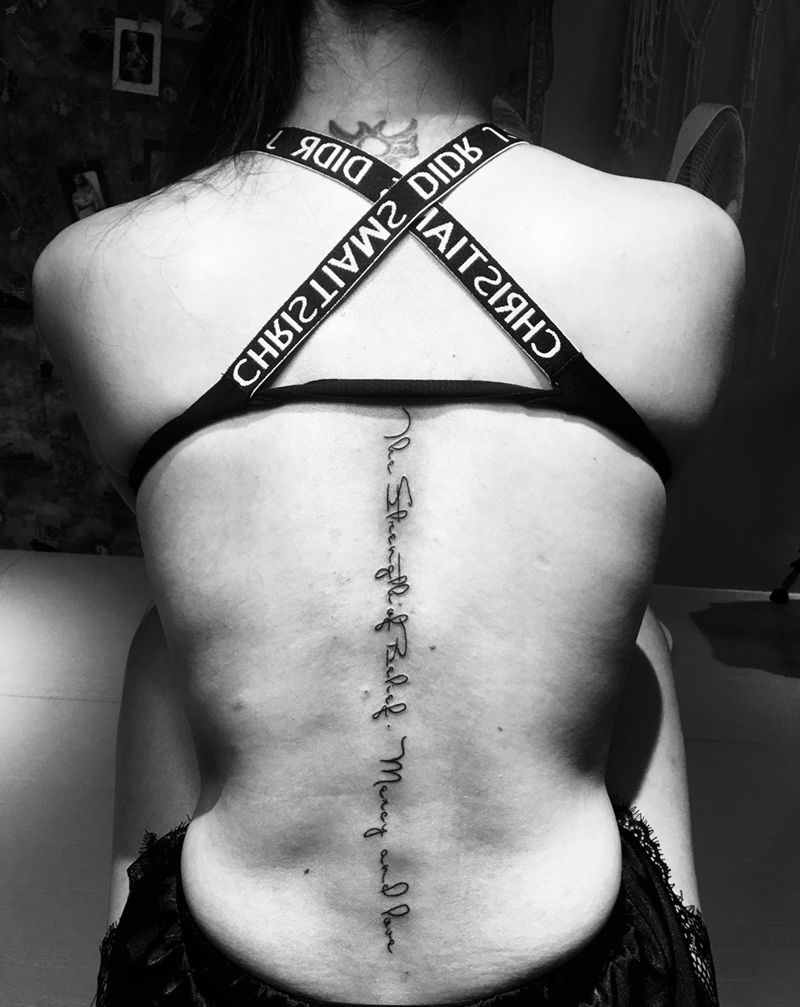 脊椎纹身纹身图片