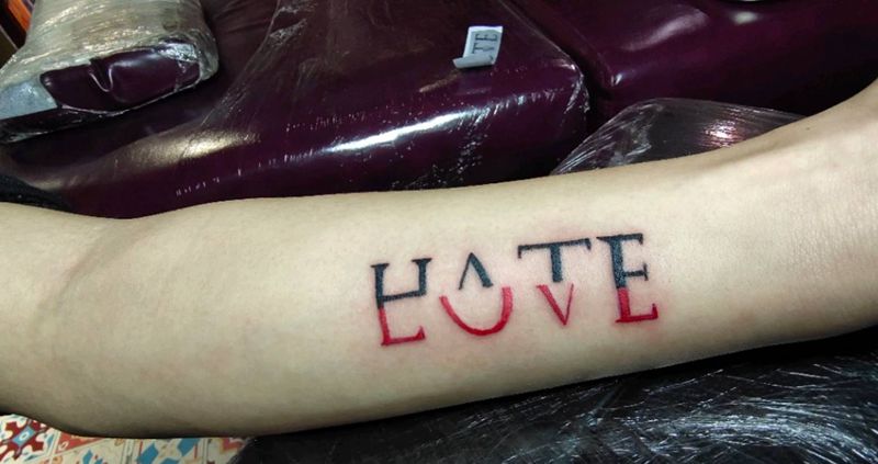 字母纹身图片_手部字母纹身图案