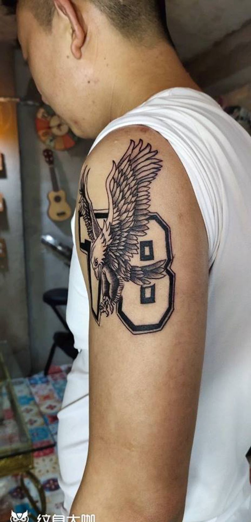 鹰纹身图片_手臂鹰纹身图案