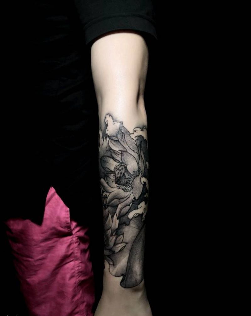 荷花纹身图片_手臂新传统纹身图案