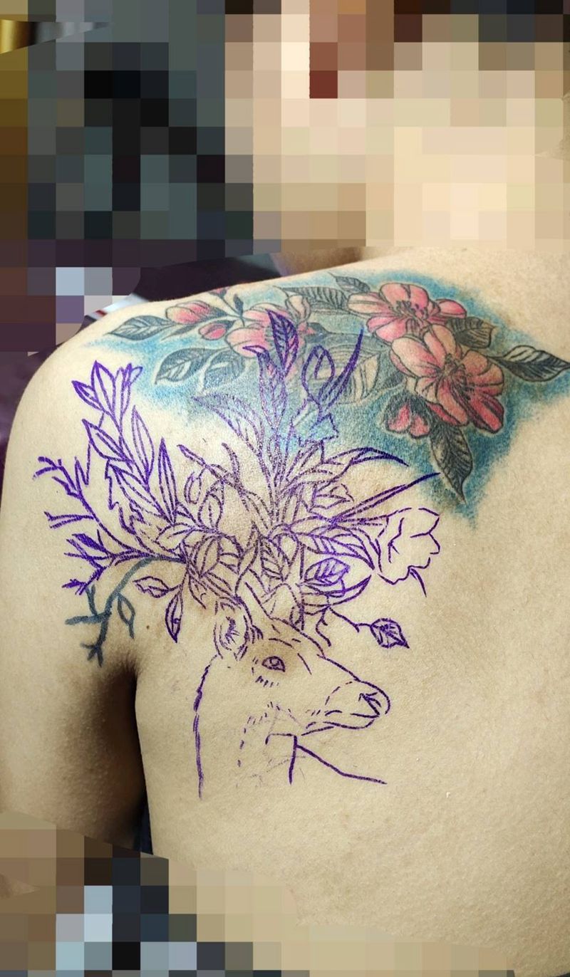 这个胎记作品纹身图片_背部水彩鹿纹身图案