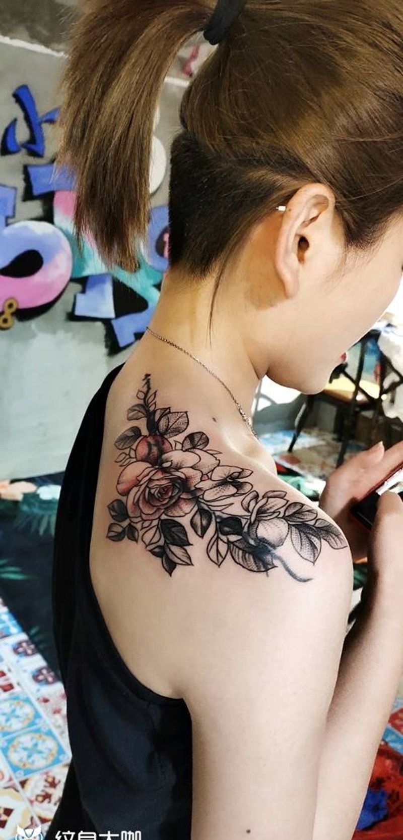 遮盖旧纹身纹身图片_肩部素花纹身图案