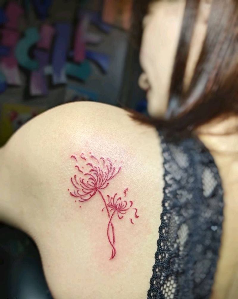 彼岸花纹身图片_肩部彼岸花纹身图案