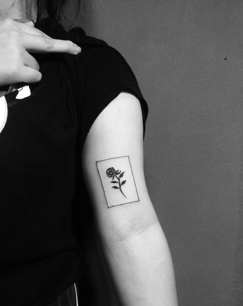 玫瑰纹身图片_成品手部清新纹身图案