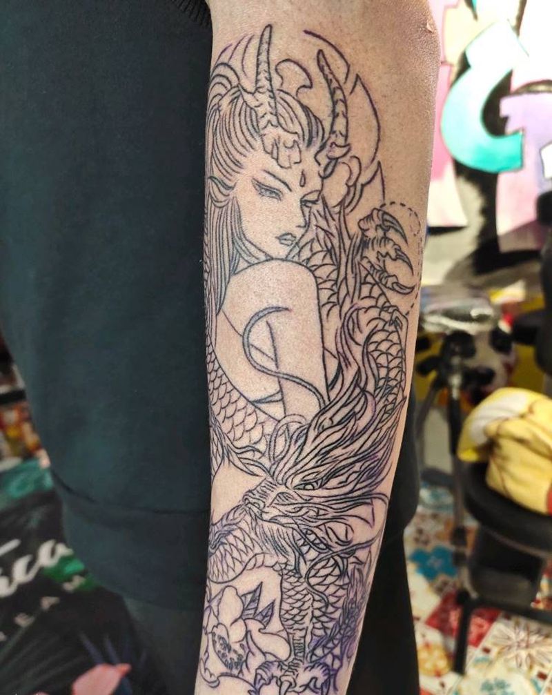 龙女纹身图片_手部新传统纹身图案