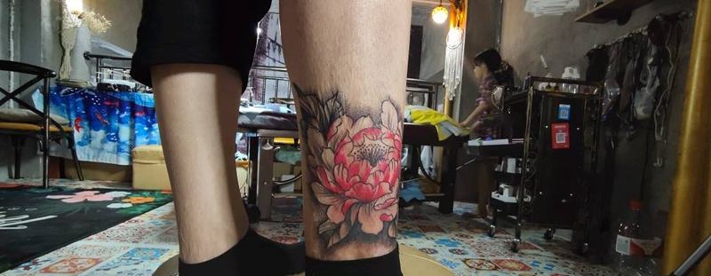 30年的疤痕遮盖纹身图片_腿部水彩纹身图案