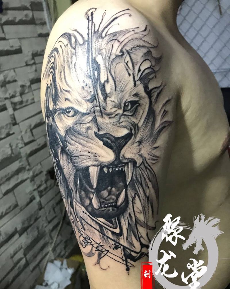 水墨点狮子头纹身图片
