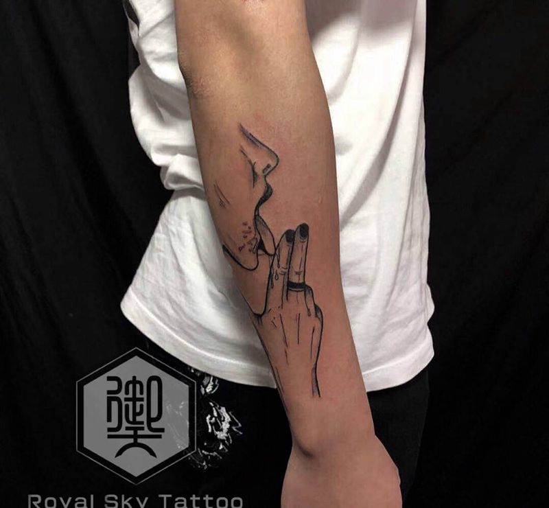 诱惑纹身图片_手臂老传统纹身图案