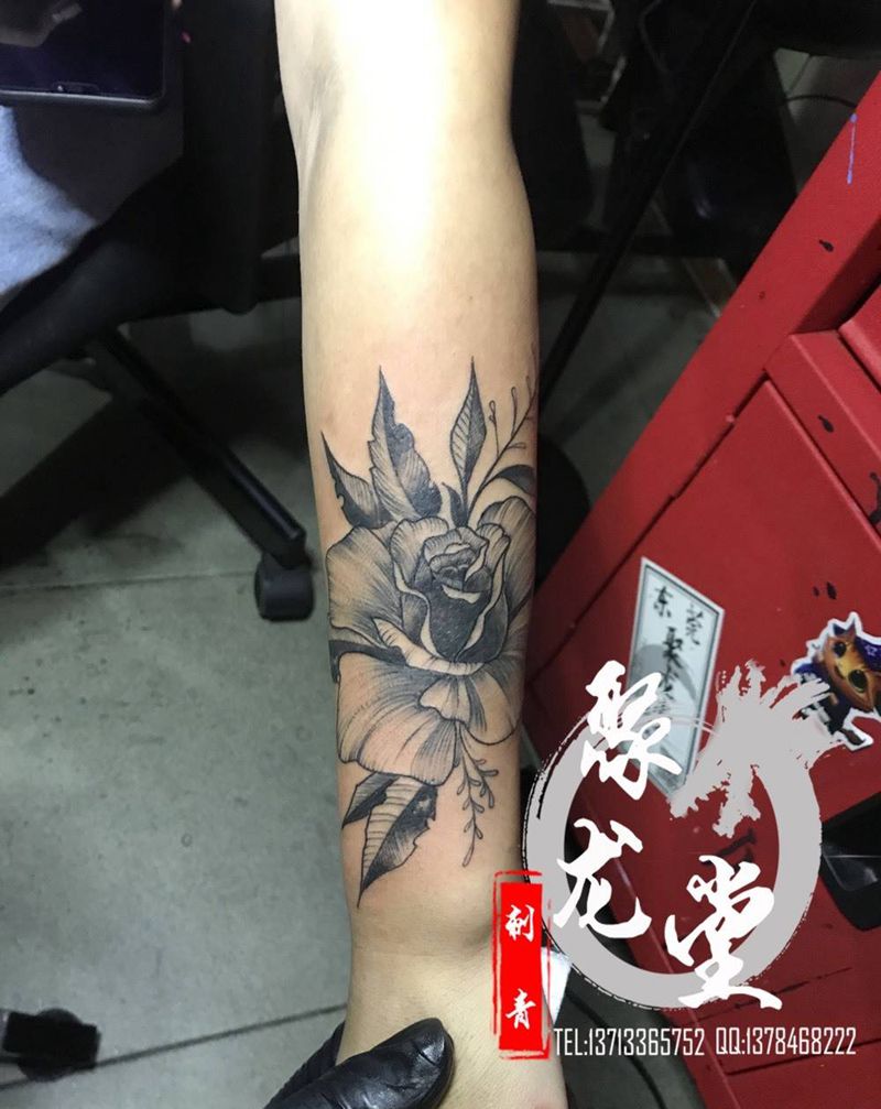 素花一枚纹身图片