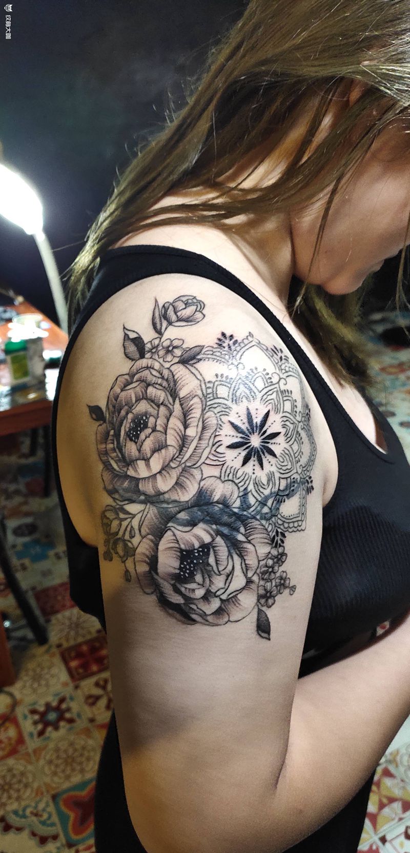 遮盖旧图腾纹身图片_手臂素花纹身图案