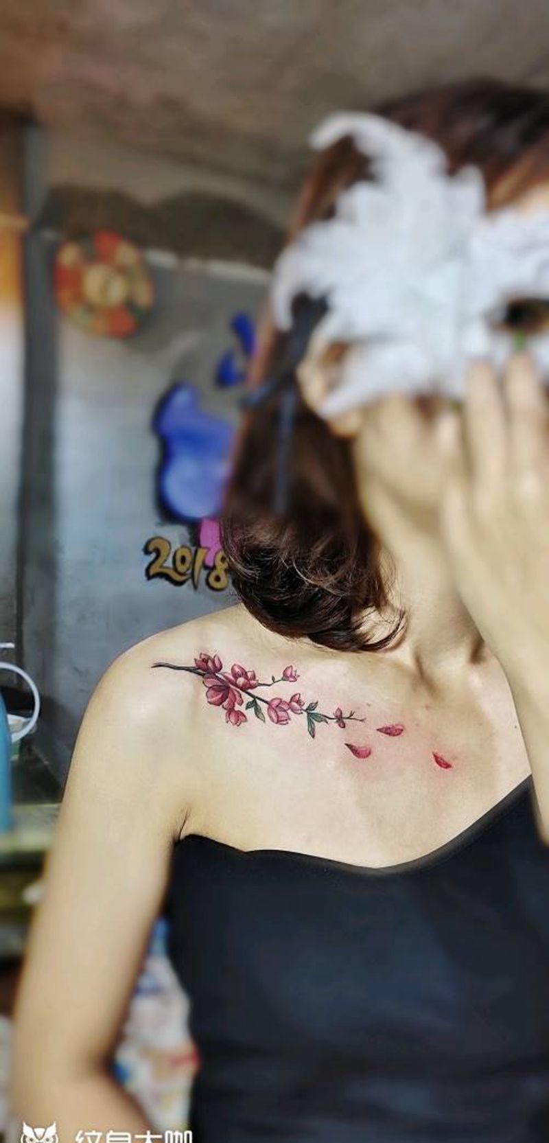 锁骨纹身纹身图片_肩部水彩纹身图案