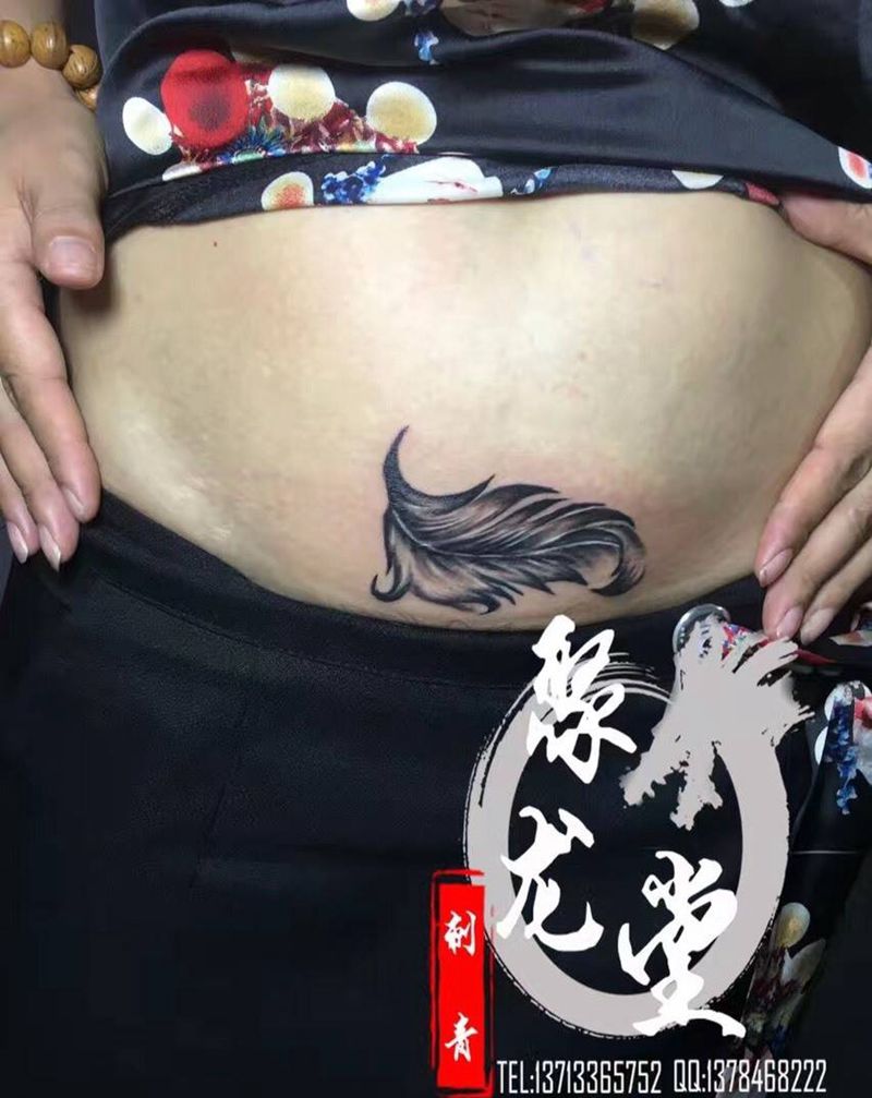 羽毛纹身图片_成品腹部传统纹身图案
