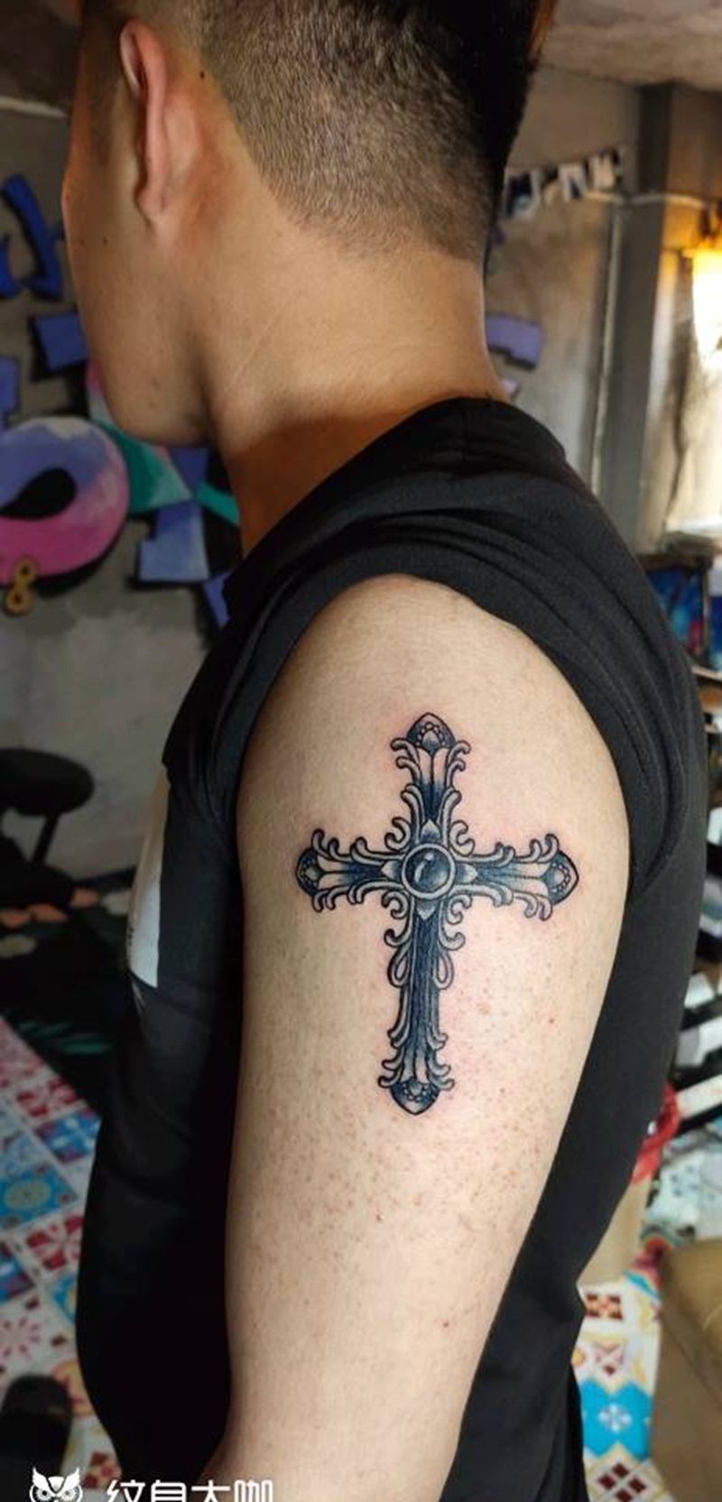 十字架纹身图片_手臂十字架纹身图案