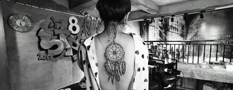 捕梦网纹身图片_背部捕梦网纹身图案