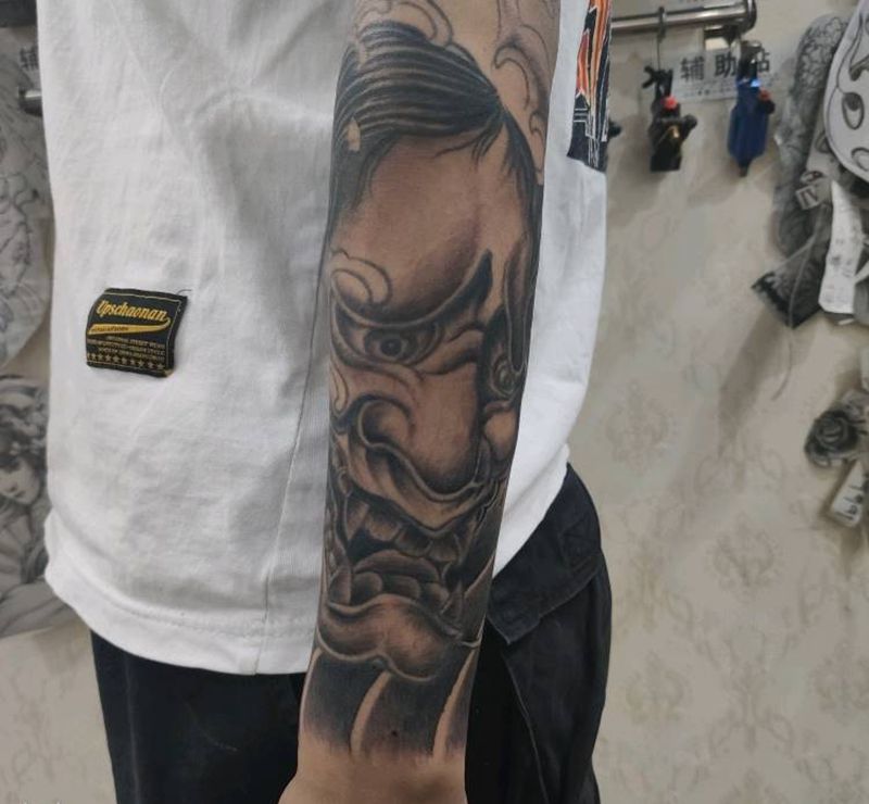 修改花臂纹身图片_手臂新传统班若纹身图案