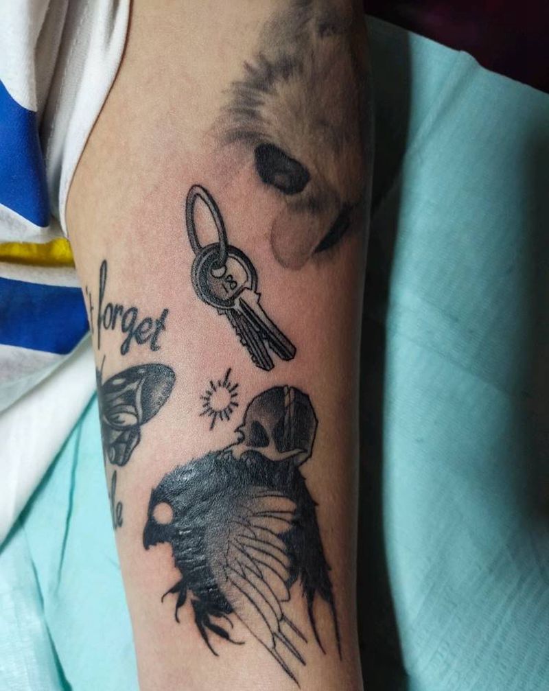 钥匙纹身图片_手部钥匙纹身图案