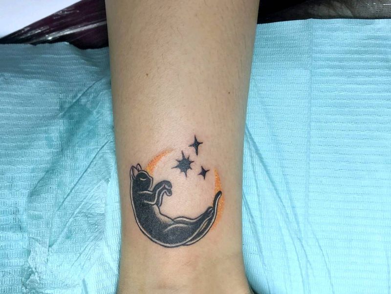 猫纹身图片_腿部点刺遮盖作品纹身图案