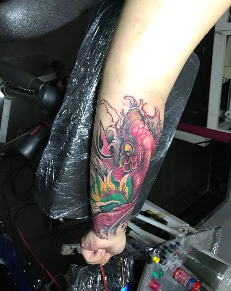 彩色鲤鱼纹身图片