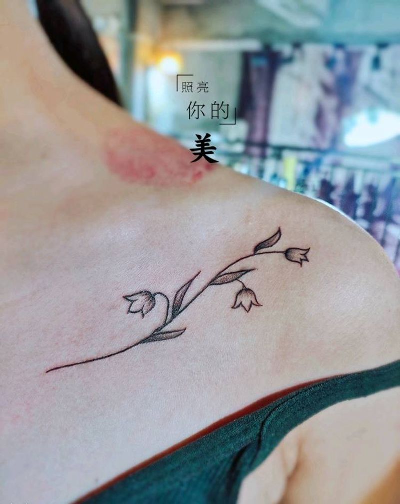 风铃草纹身图片_肩部风铃草纹身图案